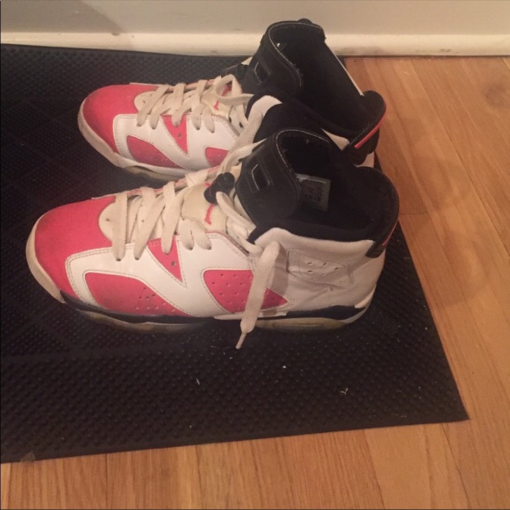 Jordan 6 coral